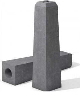 Hraniční kámen z recyklovaného plastu