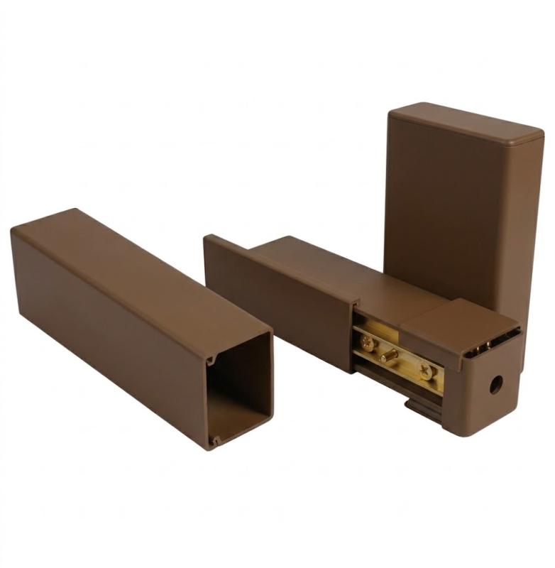 Zakrývací profil Ořech s uzávěrem 40 x 40 mm., k nosníkům PVC plotovek MODULAR